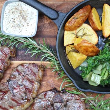 Lammkoteletts gegrillt auf teller