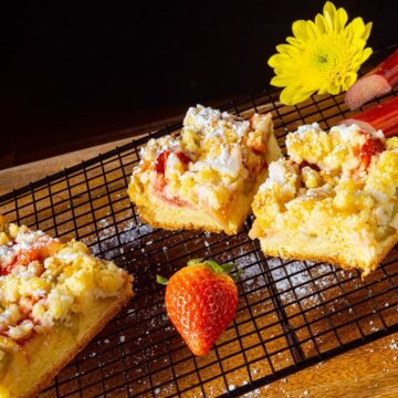 Rhabarberkuchen mit streuseln