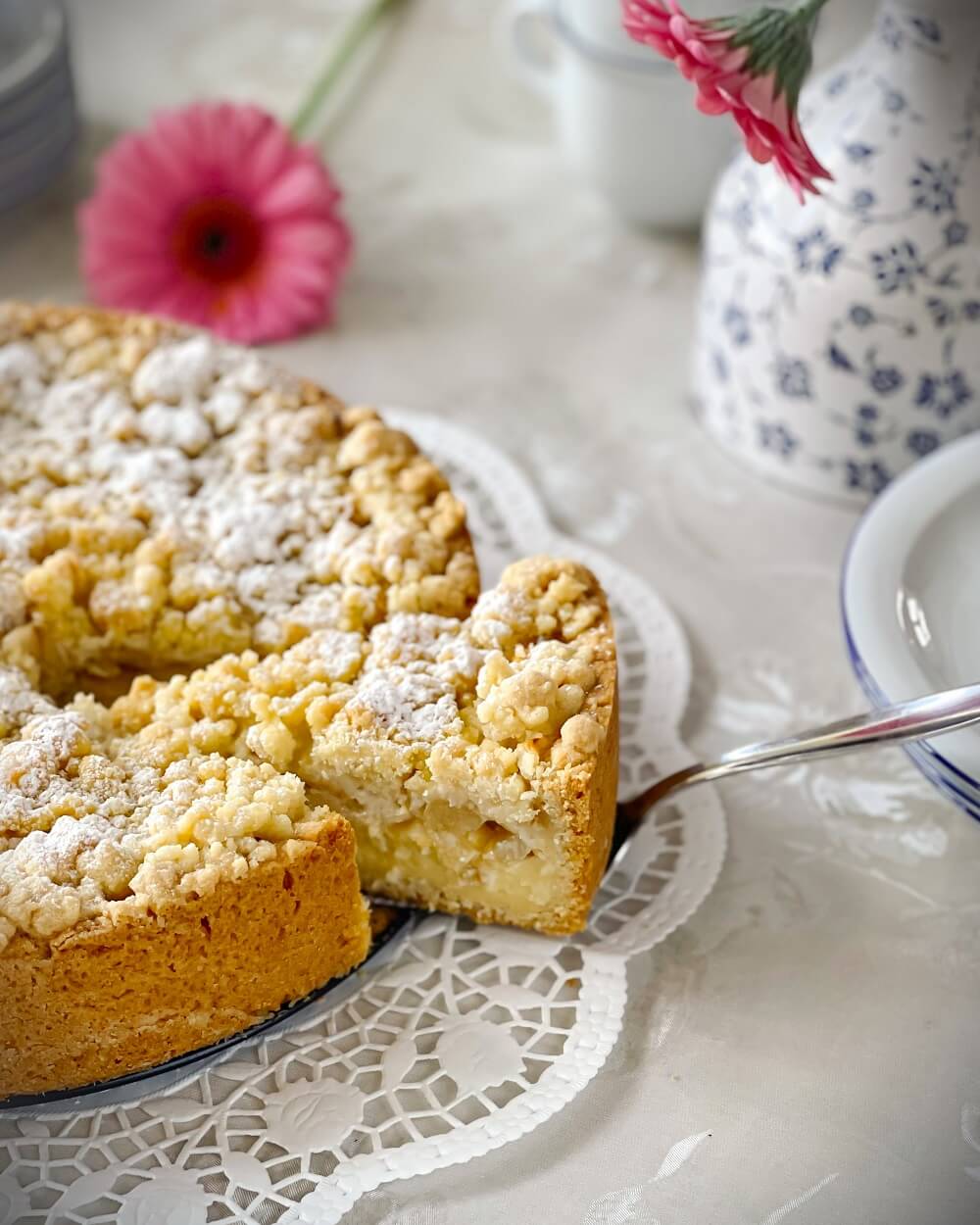 apfelkuchen mit pudding und streuseln