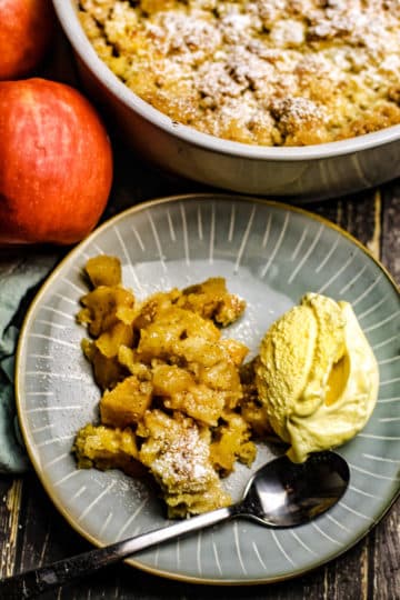Apple Crumble mit Vanilleeis