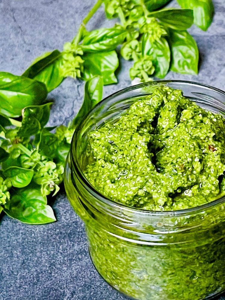 Rezept zum Basilikum Pesto selber machen diefrauamgrill