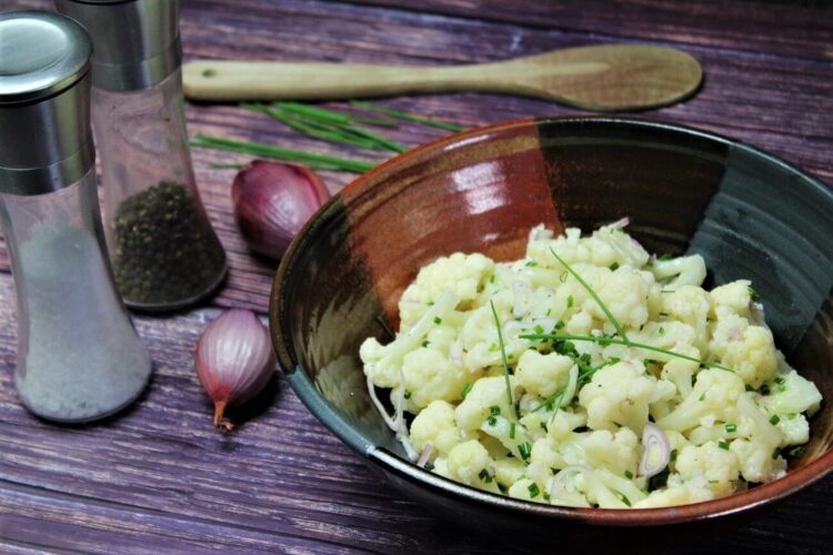 Blumenkohlcremesuppe - mit Würstchen und Erbsen