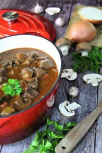 bueffel gulasch - rezept - die frau am grill