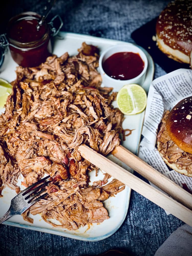 Pulled Pork im Dutch Oven | saftig & würzig