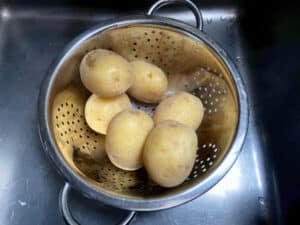 fleischsalat mit kartoffelsalat schritt 2