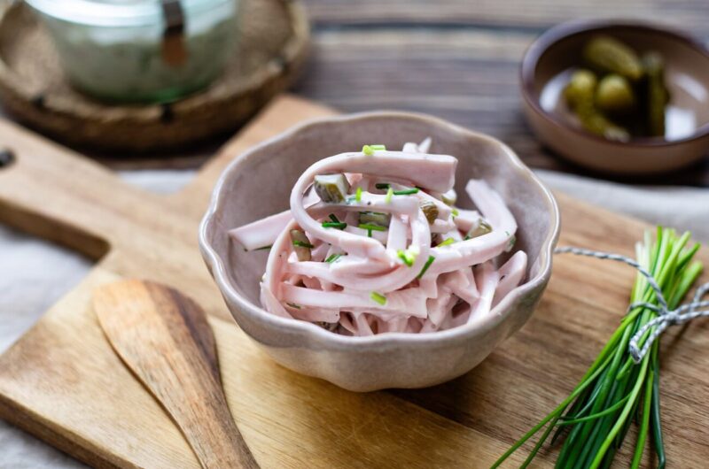 Schlesischer Kartoffelsalat mit Mayo, Wurst &amp; Essiggurken