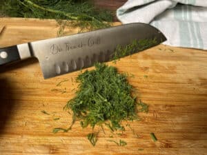 gurkensalat mit essig und oel schritt 4