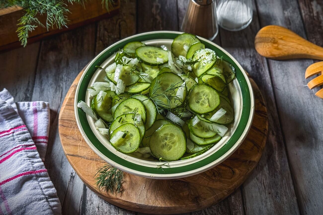 gurkensalat mit essig und oel