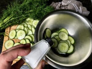 gurkensalat mit sahne - schritt 2
