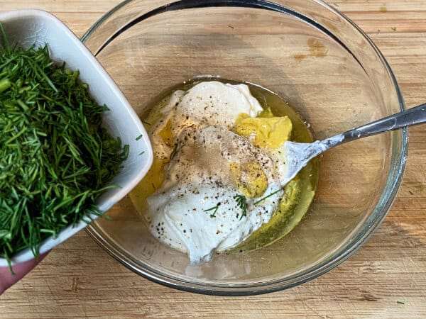 Gurkensalat mit saurer Sahne