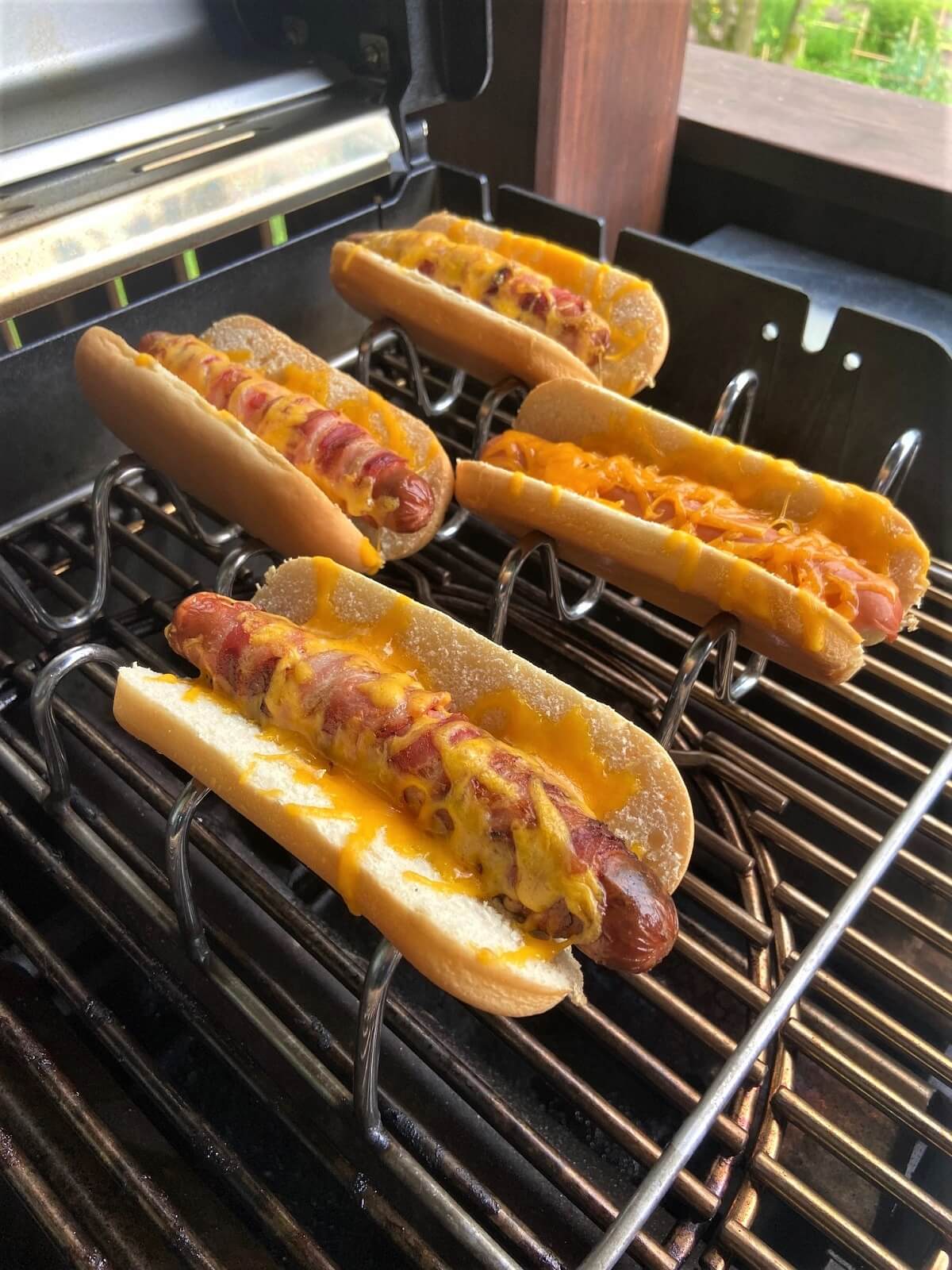 hot dog auf grillrost