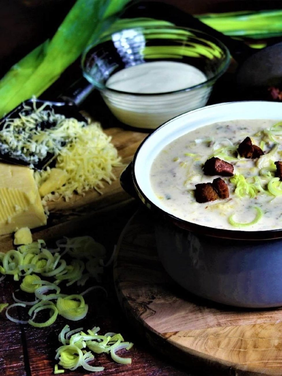 Käsesuppe Rezept mit Hackfleisch &amp; Speck | Deftiges Soulfood