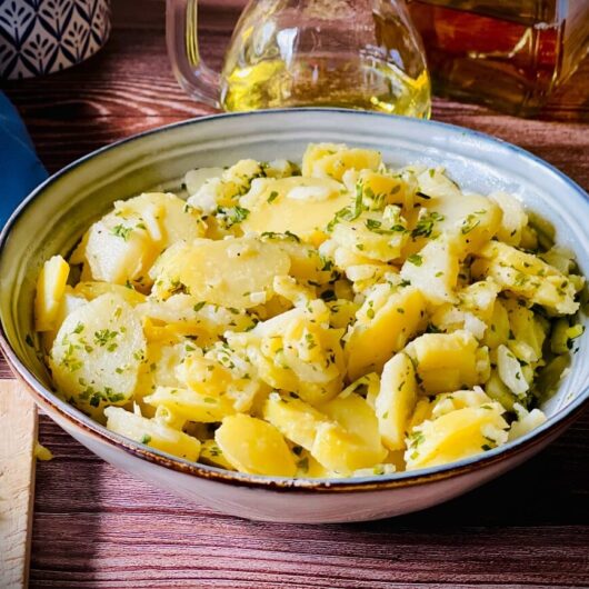Kartoffelsalat mit Essig und Öl