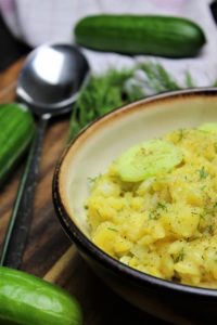 kartoffelsalat mit gurke und dill - die frau am grill