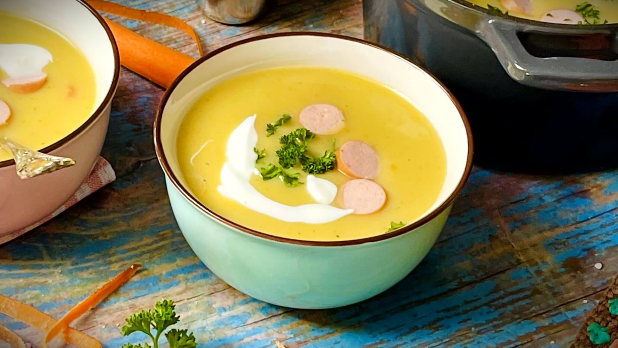 Omas Kartoffelsuppe mit Würstchen