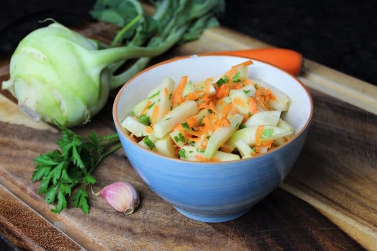 Kohlrabi Möhren Salat – feine Beilage zu Braten & Gegrilltem
