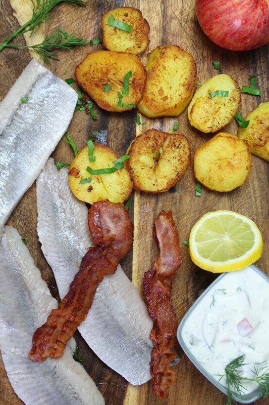 Matjes mit Bratkartoffeln, Speck & feiner Soße nach Hausfrauenart