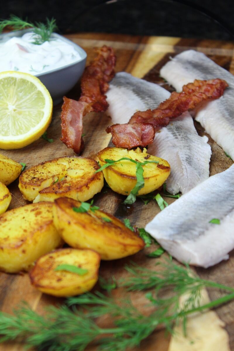 Matjes mit Bratkartoffeln, Speck & feiner Soße nach Hausfrauenart