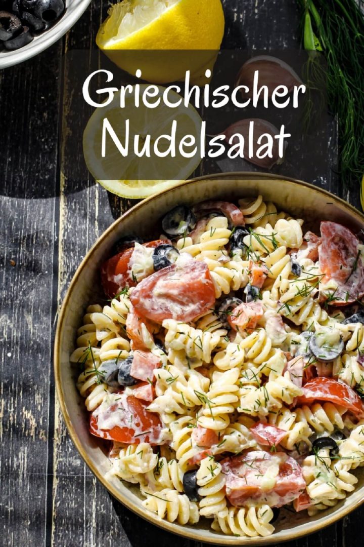 Griechischer Nudelsalat mit Tomaten und Oliven