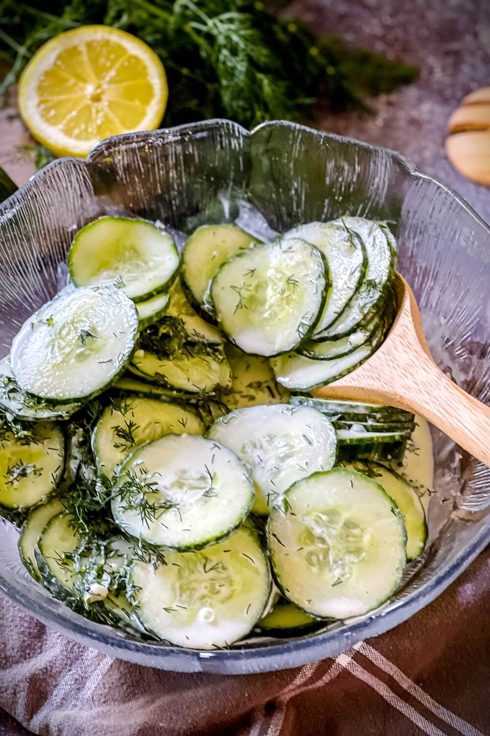 omas gurkensalat mit sahne