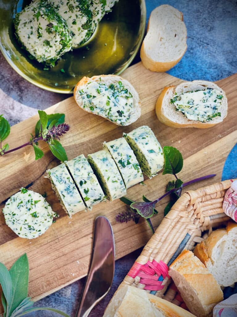 Kräuterbutter selber machen | schnell &amp; einfach