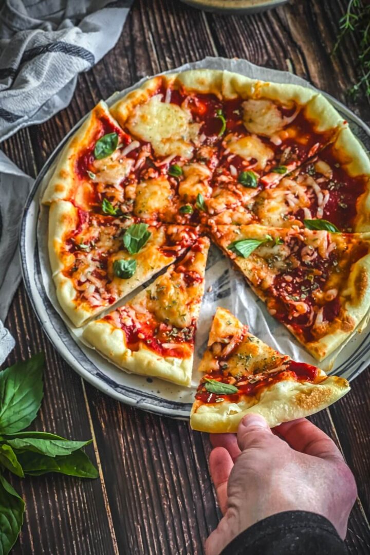 Pizza in der Heißluftfritteuse | schnell, heiß, knusprig