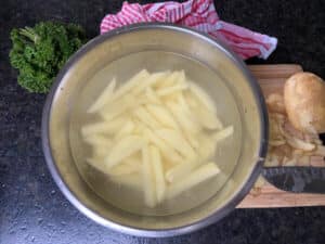 pommes heißluftfritteuse schritt 2