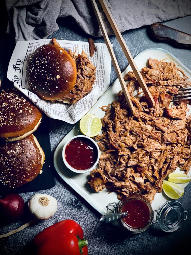 Pulled Pork im Dutch Oven saftig & würzig diefrauamgrill