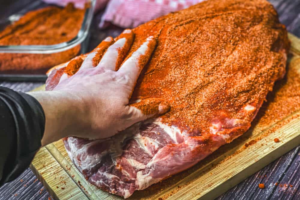 pulled pork rub auf fleisch
