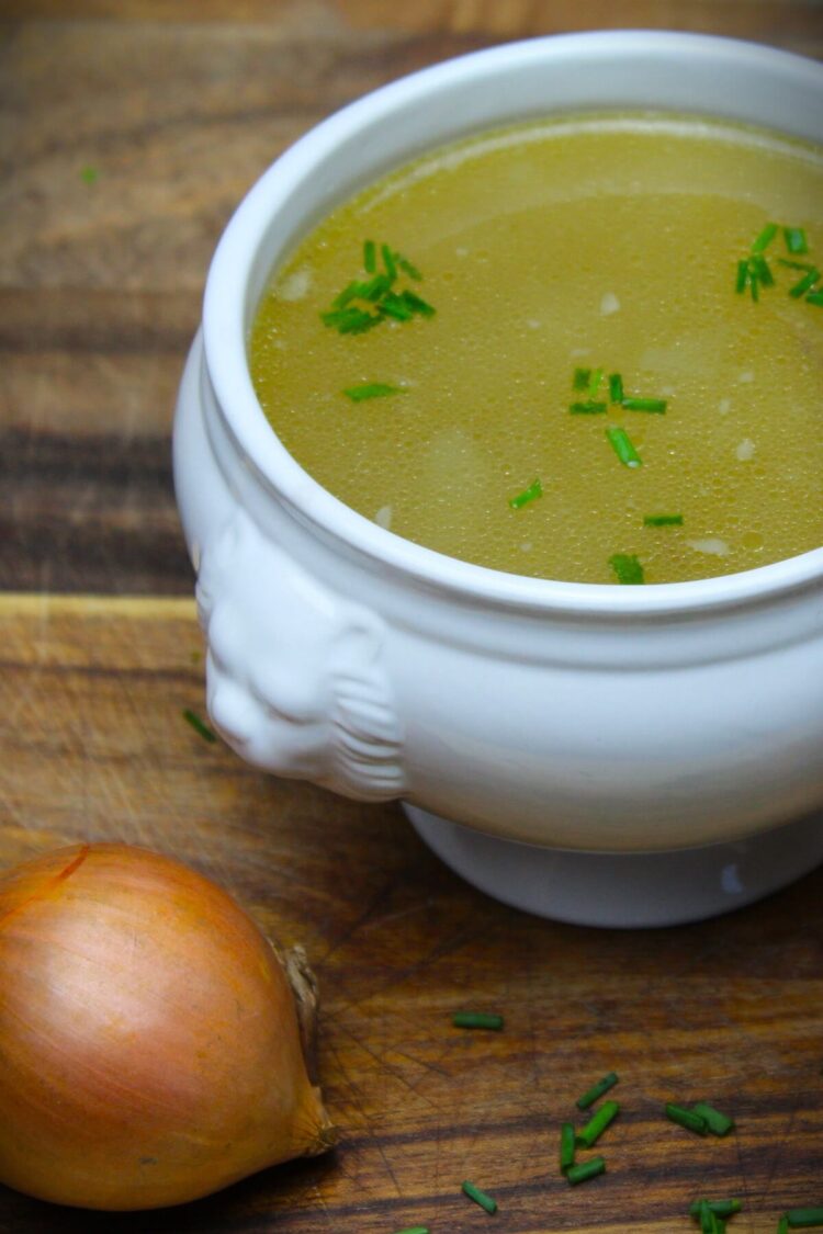 Klassische Rindersuppe: Einfaches Rezept in 3 Schritten