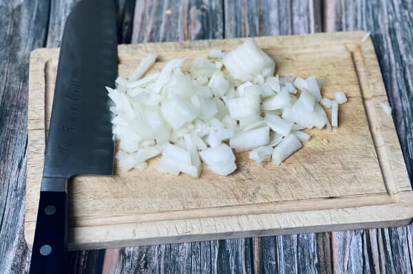 Schlesischer Kartoffelsalat mit Mayo, Wurst &amp; Essiggurken