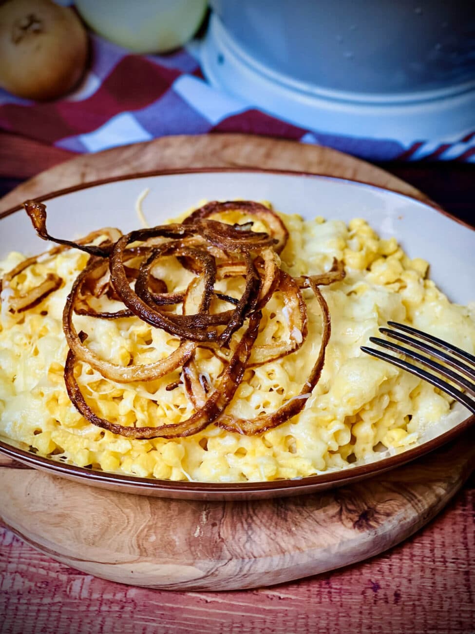 Käsespätzle mit Röstzwiebeln | Omas Klassiker