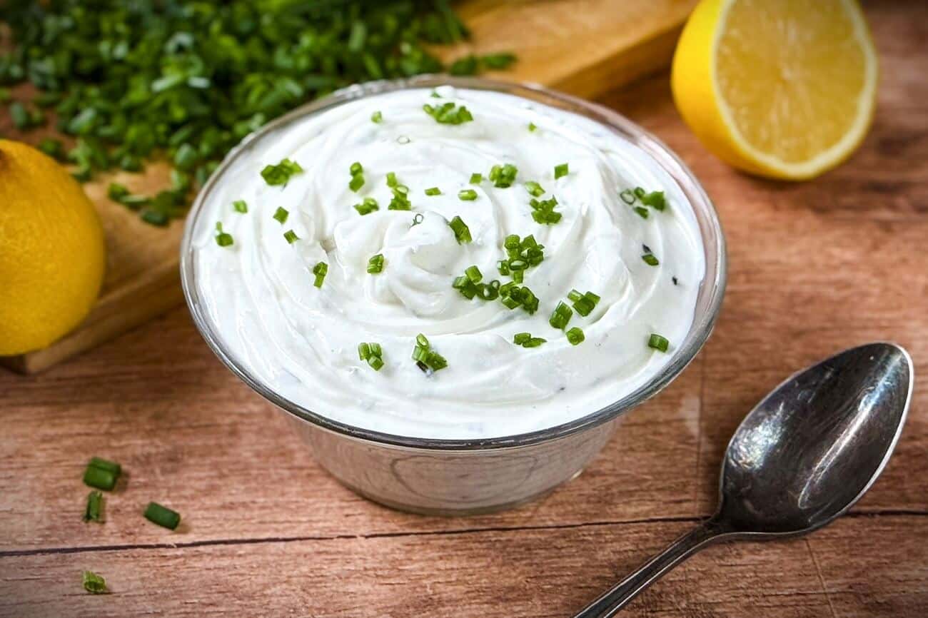 Sour Cream Rezept | schneller und einfacher Dip
