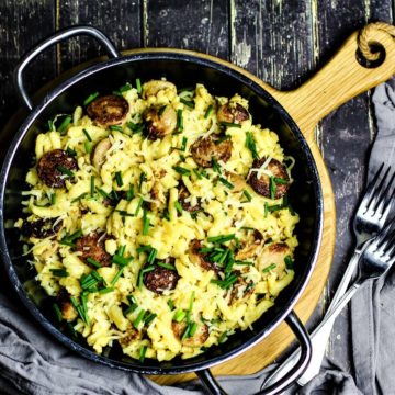 spätzlepfanne mit bratwurst rezept - die frau am grill