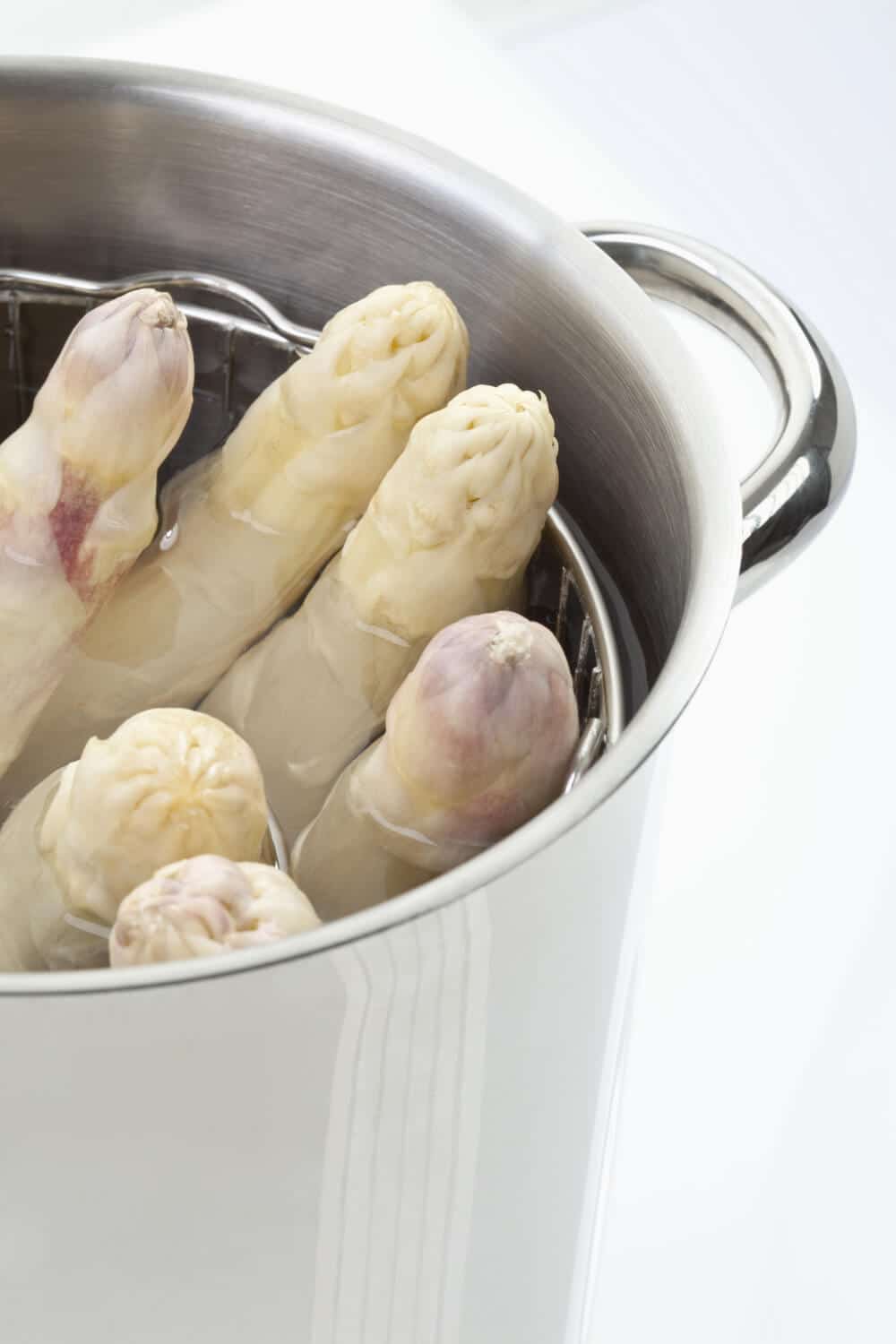 spargel in kochtopf