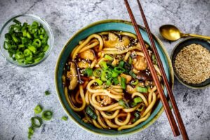 udon suppe mit nudeln