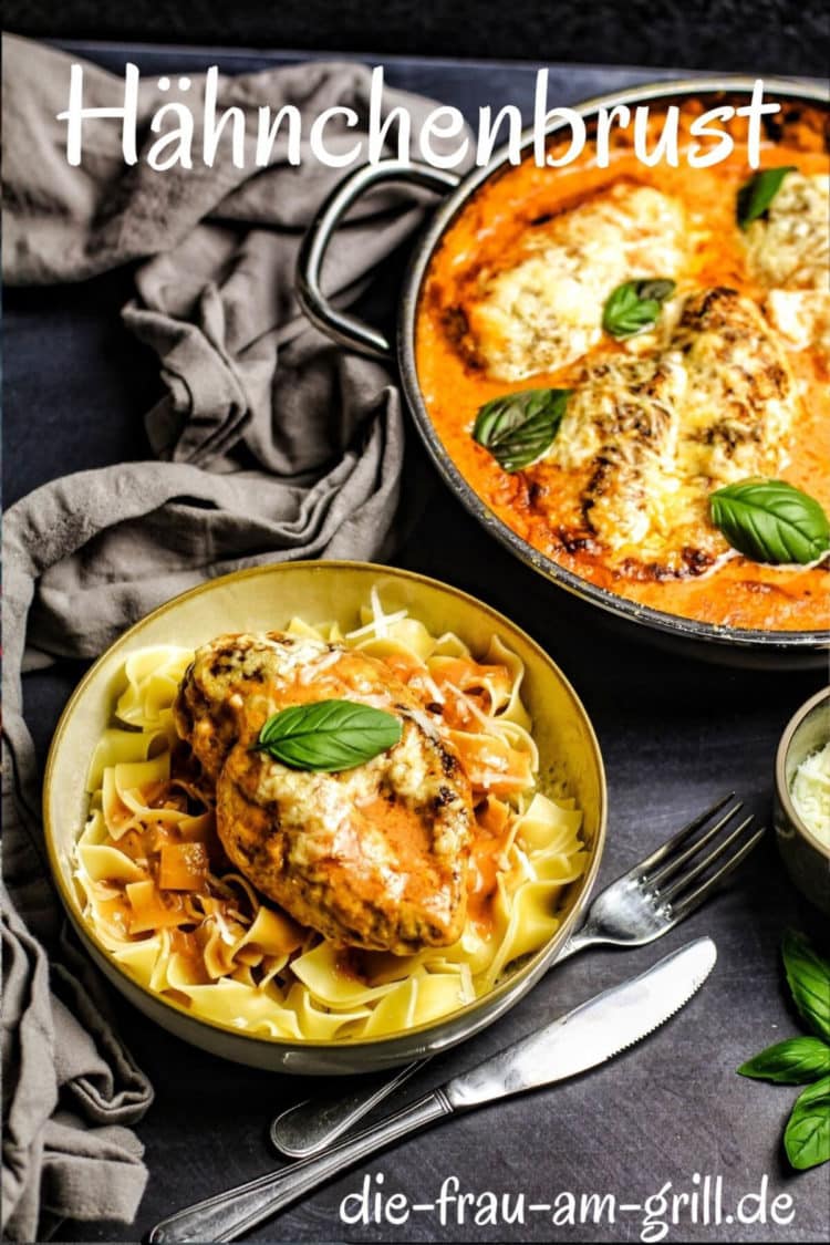 Saftige Hähnchenbrust in cremiger Tomatensoße