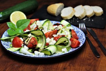 zucchinisalat rezept mit feta und tomaten